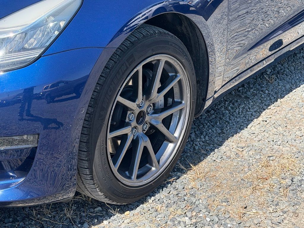 tesla model 3 2018 5YJ3E1EA4JF160732 image tesla model 3 2018 5YJ3E1EA4JF160732 image